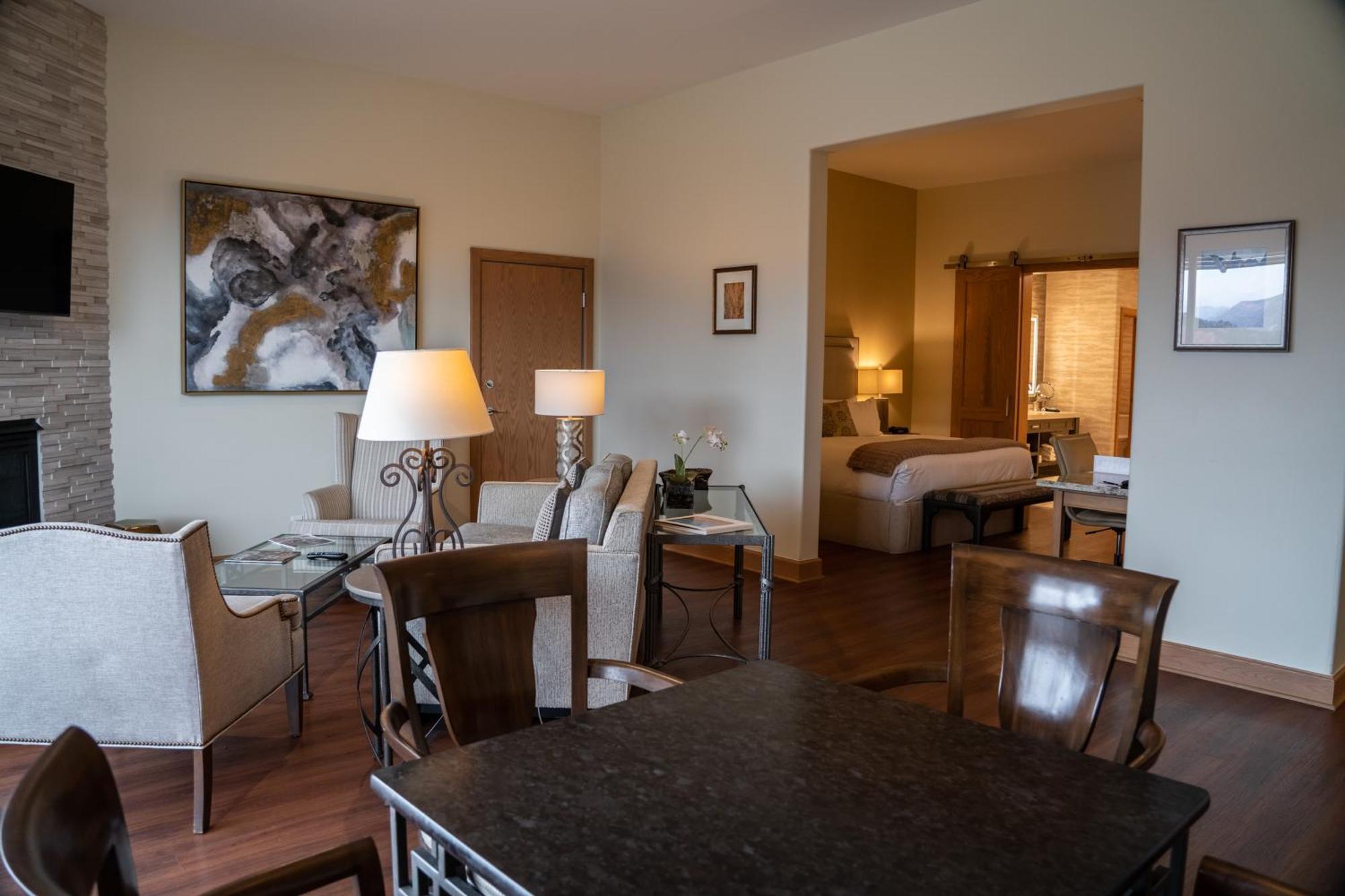 Garden Of The Gods & Club Hotel 4*